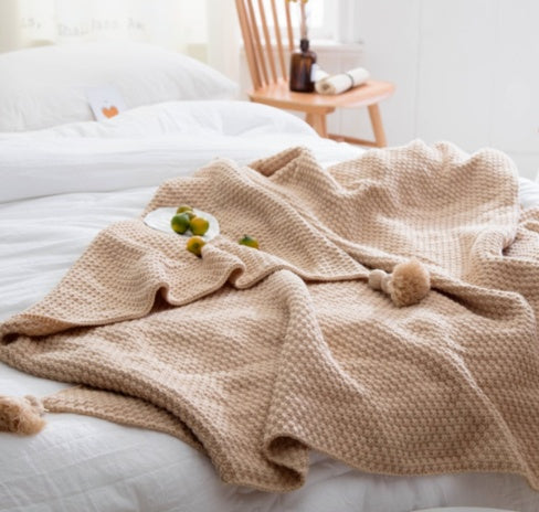 WOOL TISTEL - Nordic fringes with balls