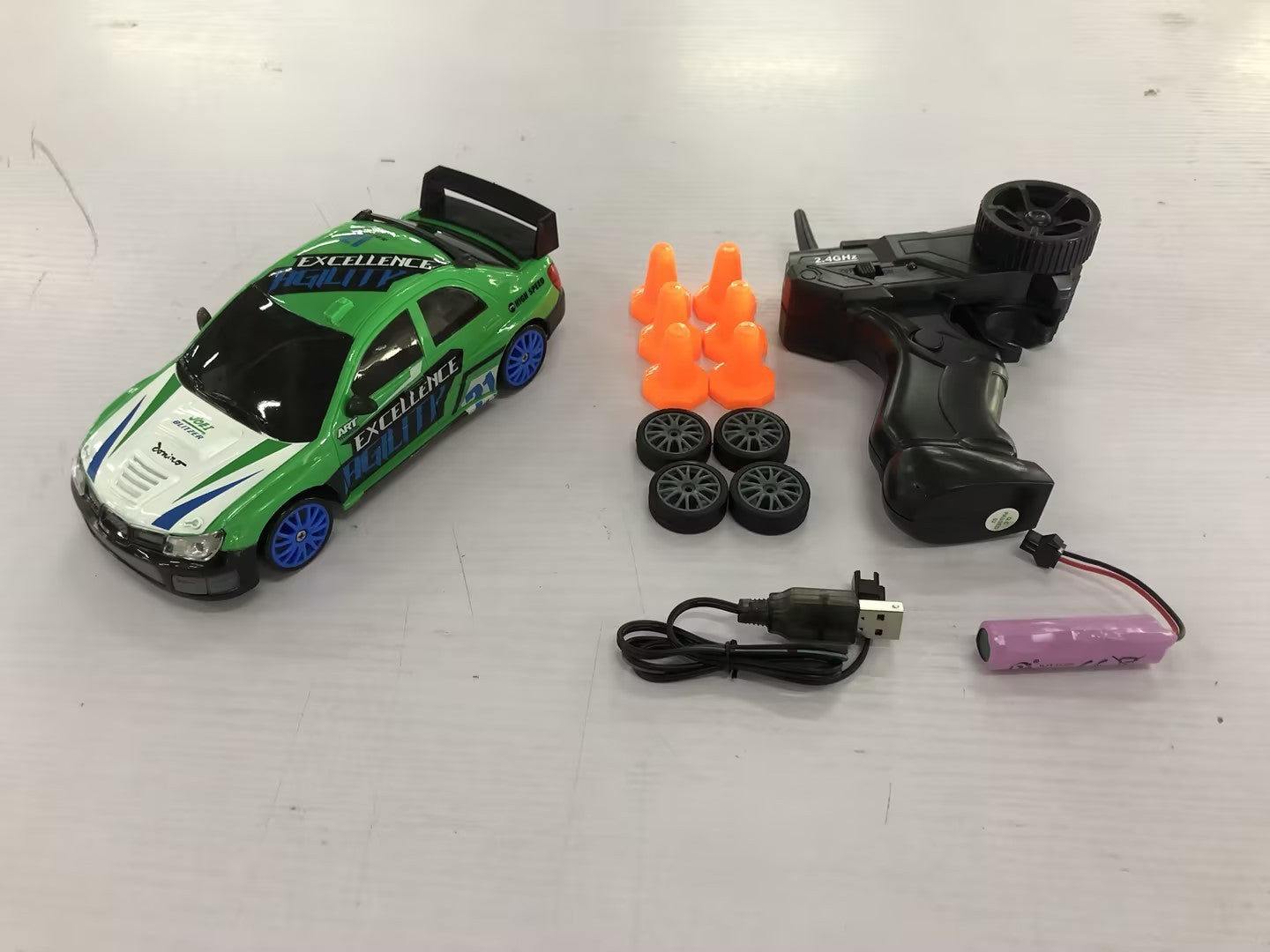 RC Driftbilar 4WD 1:24 - Olika modeller 2.4Ghz